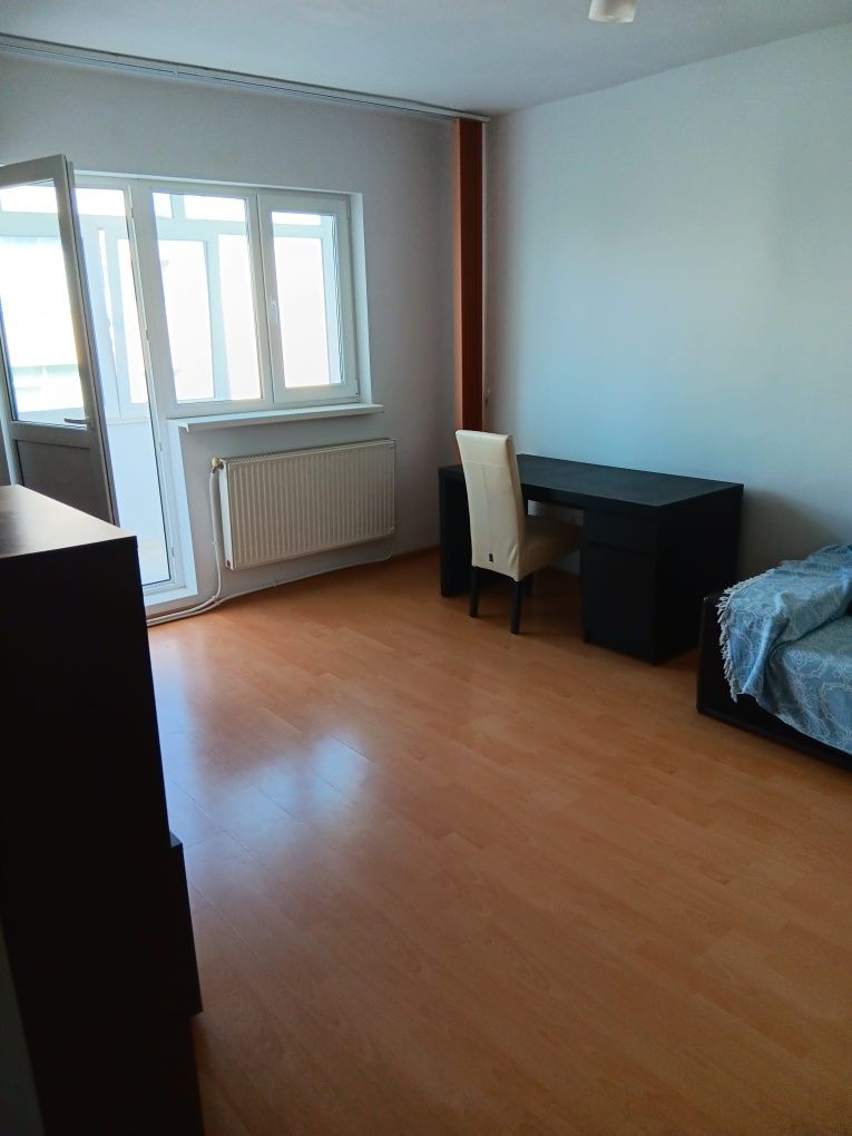 Inchiriez apartament