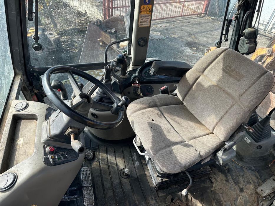 Buldoexcavator Case 580 Super R 2004 accept variante !