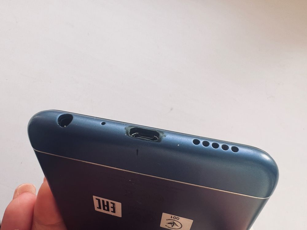 Смартфон Huawei P Smart