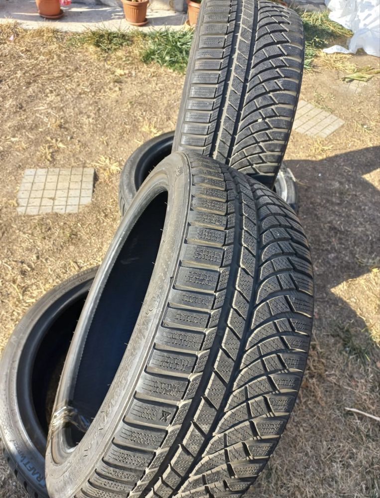 Зимни гуми Kumho 255/35 R19