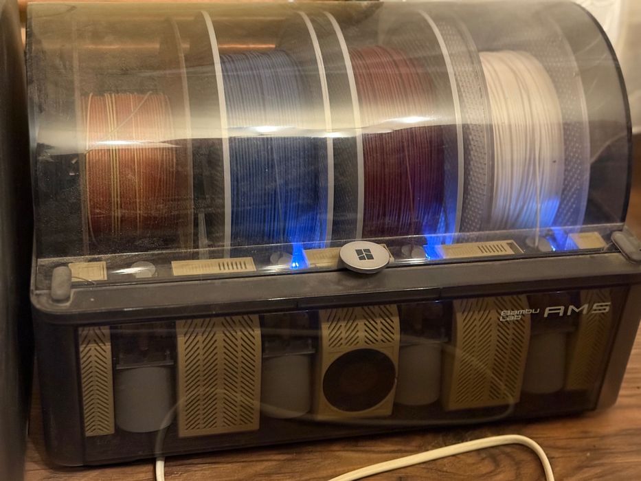 vând imprimanta 3D bambulab X1C combo