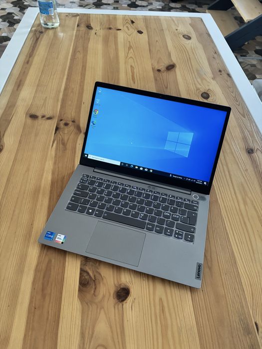 Lenovo Thinkbook 14• i5-11th gen• 16gb ram• bateria 6-8 ore• usb C