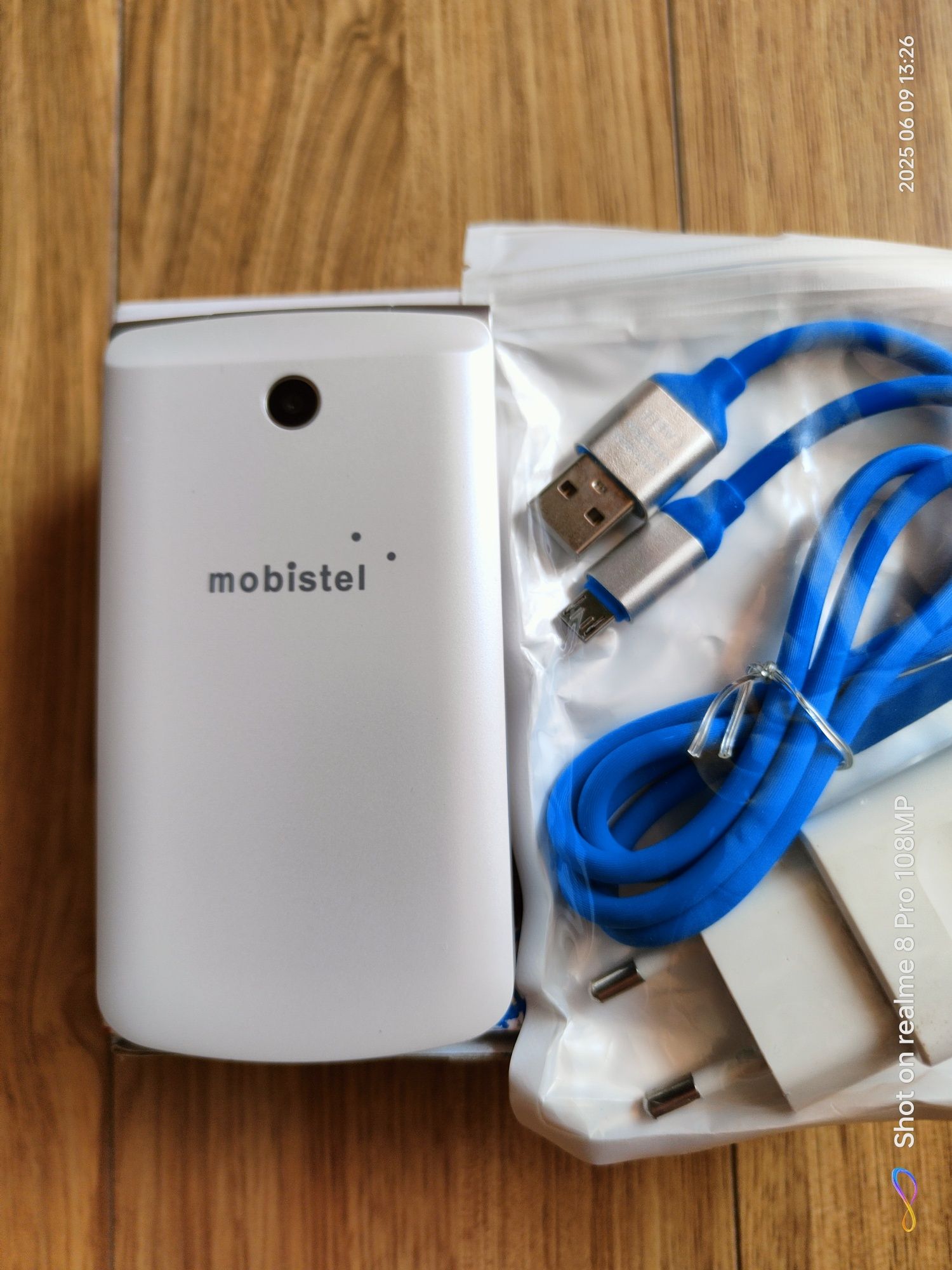 Super telefon cu clapeta.
