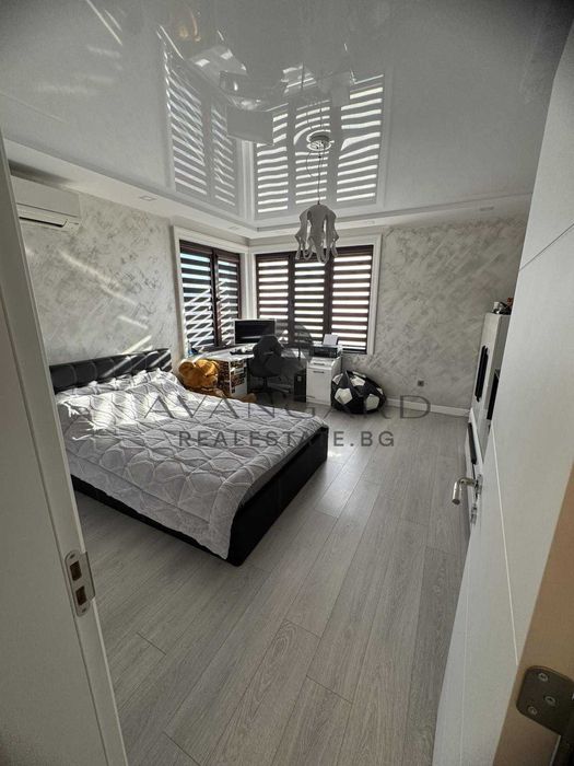 Продава се Четиристаен апартамент в Пловдив, Остромила - 179 кв.м за 1653 €/кв.м - Снимка #7