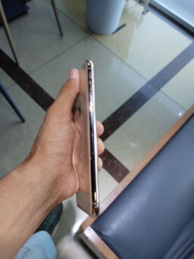 Iphone xs max sotiladi