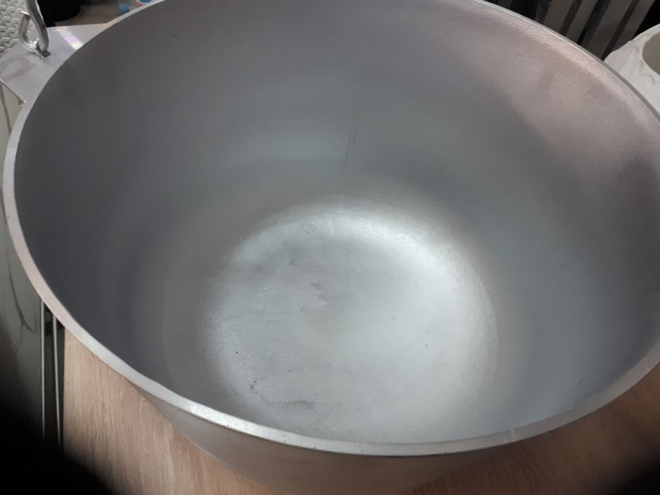 Tuci de aluminiu alimentare, 24litri, cu capac, Pitești