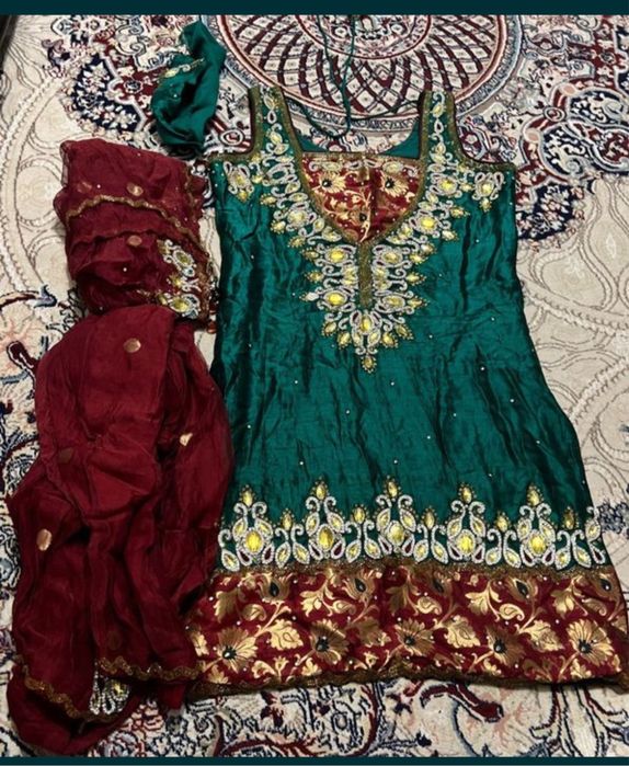 Новая индийский костюм