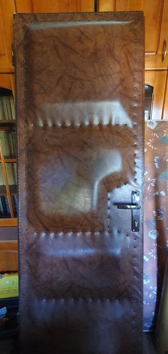 Uși duble capitonate