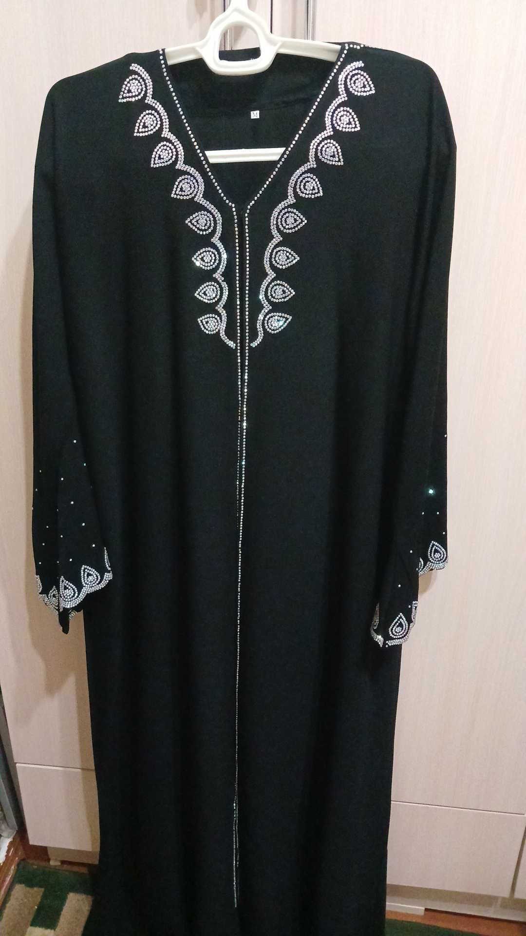 Вечерние платья и две двойки абая