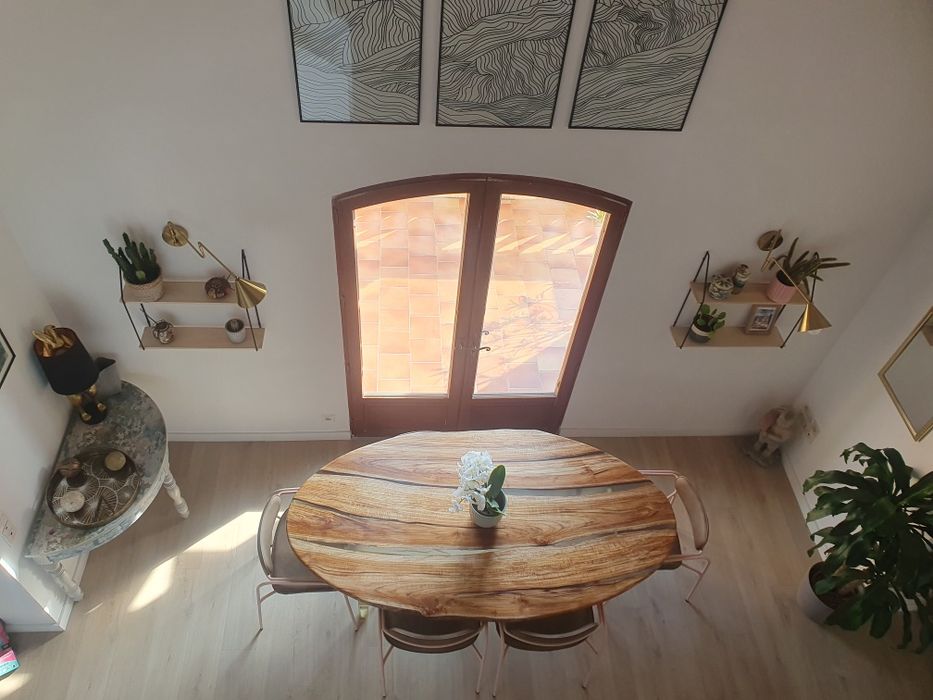 Маси и плотове от епокс и масив