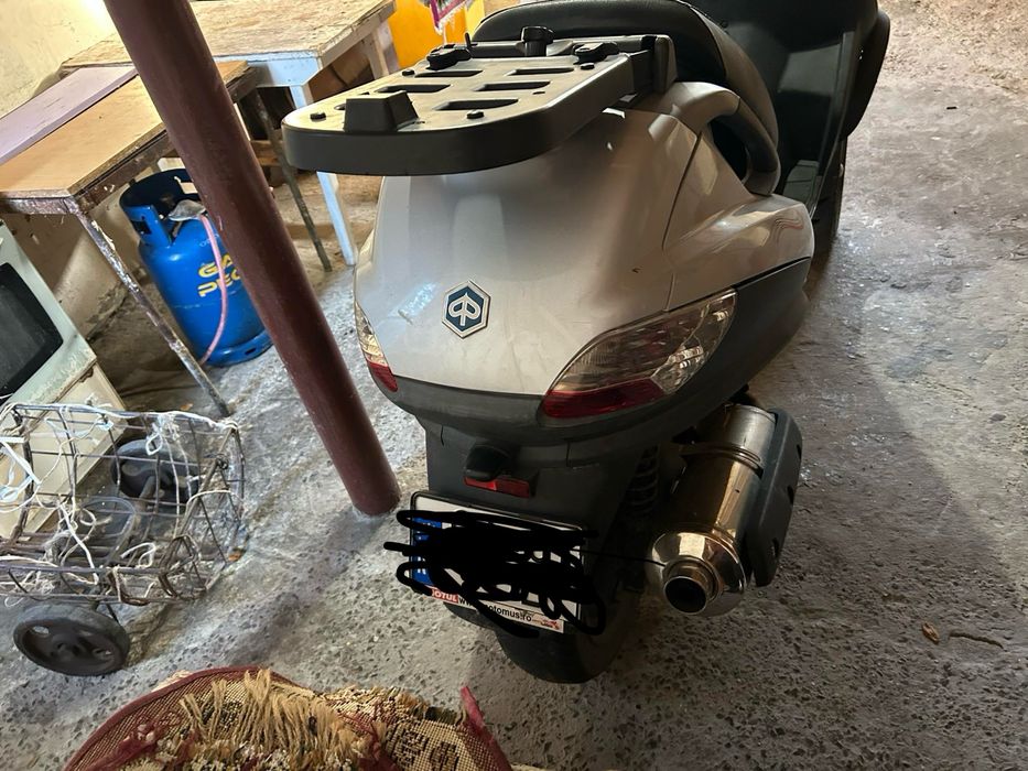 Piaggio mp3 400…..
