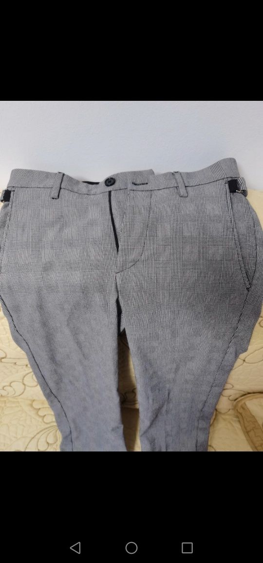 Pantaloni bigotti