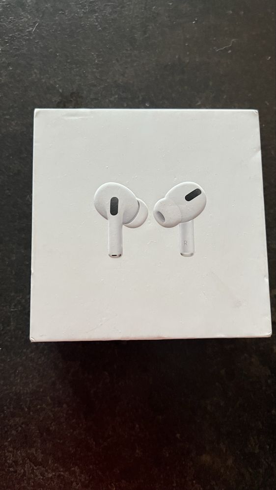 Продам AirPods, 1 наушник утерян