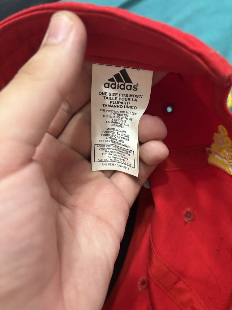 Sapca Adidas Romania, Semnata