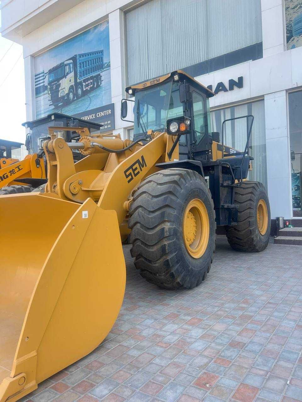Погрузчик- SEM 655D