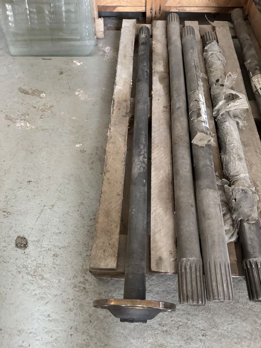 Полуось КАМАЗ левая длинная 16 шл новая