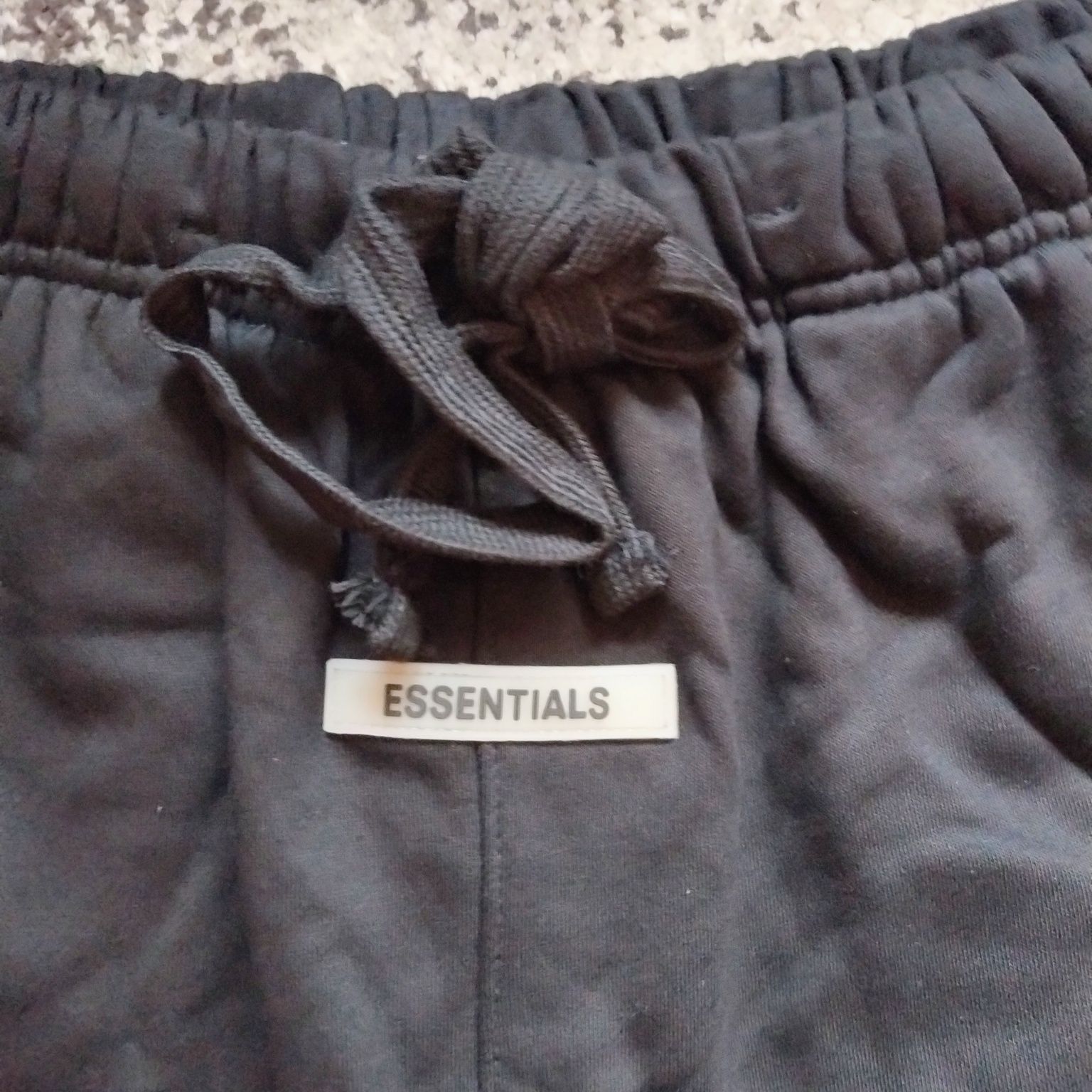 Pantaloni scurți Essentials (L) Brand New With Tags