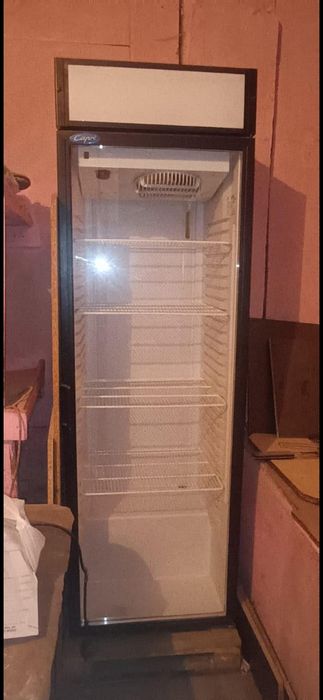 холодильник-витрина бренда Capri