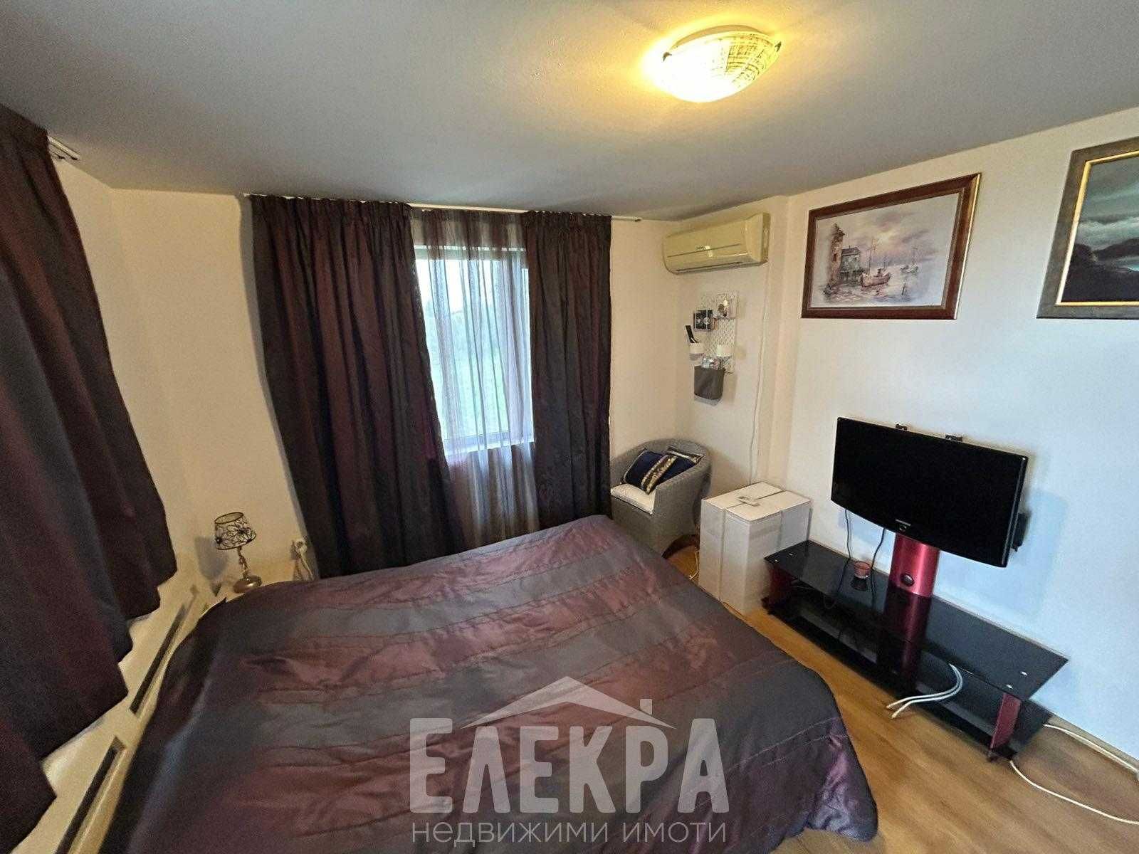 Двуетажна къща в село Аврен на 25 км от Варна.