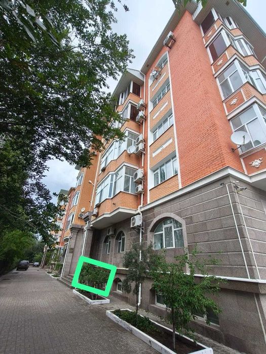 Продаётся цокольный этаж в элитном доме по улице Есет Батыра