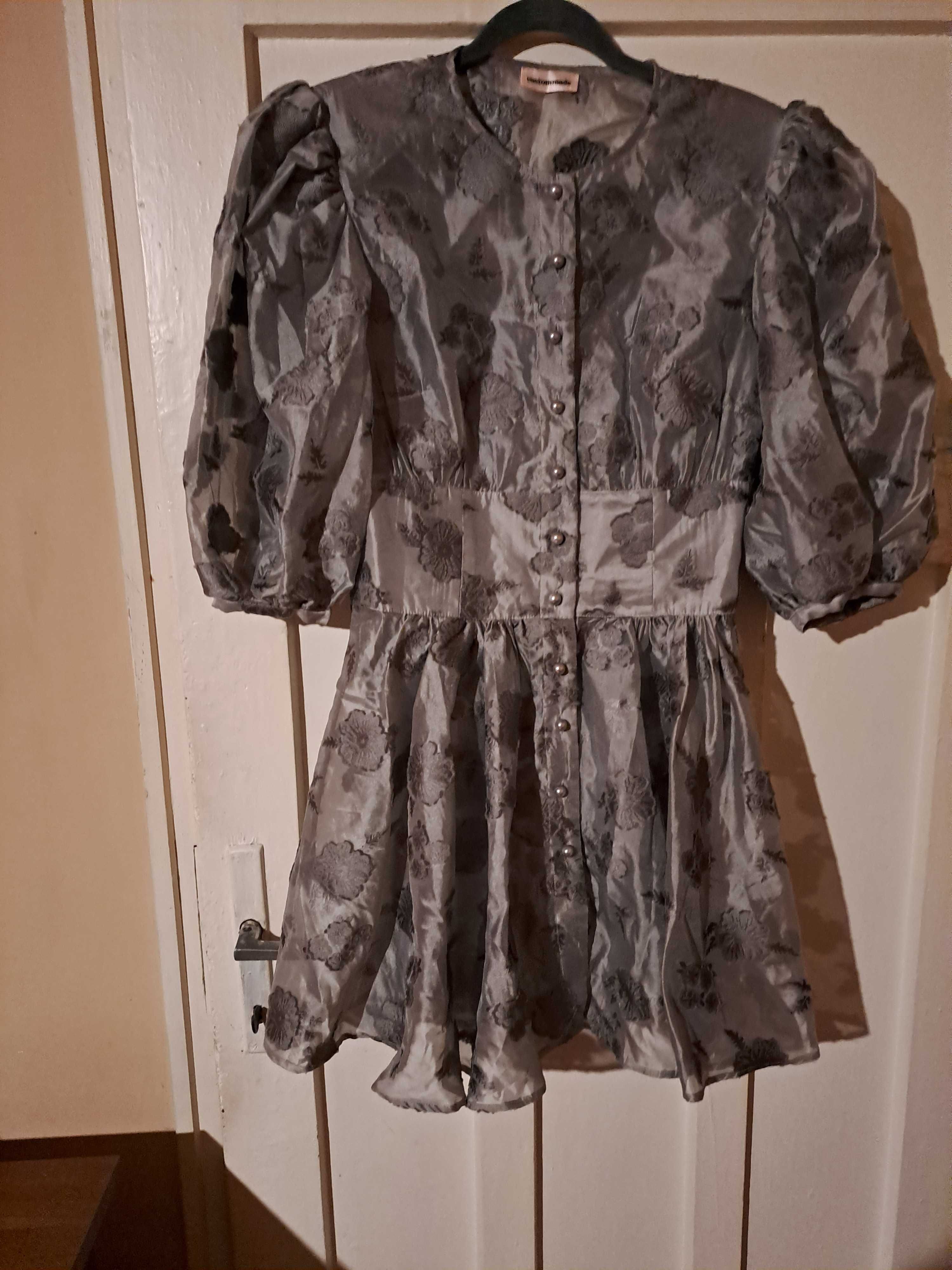 Продавам рокля Custommade, нова