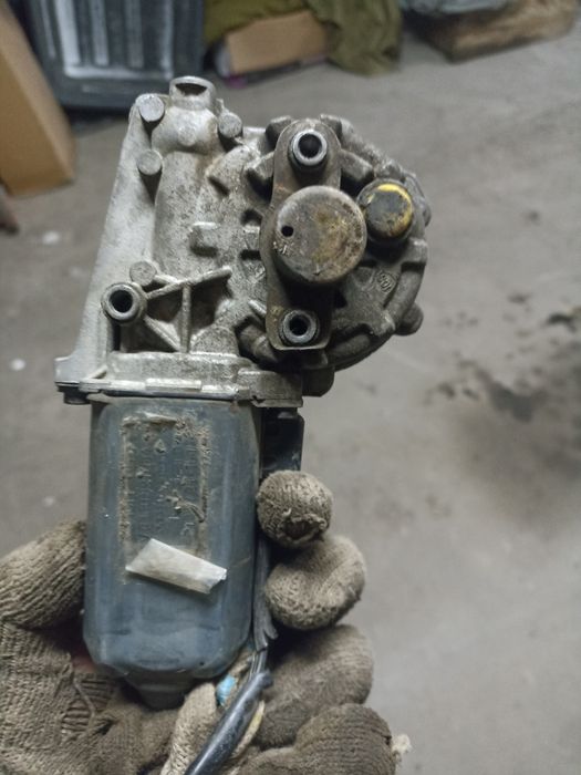 Моторчик стеклоподьемника мерседес 124