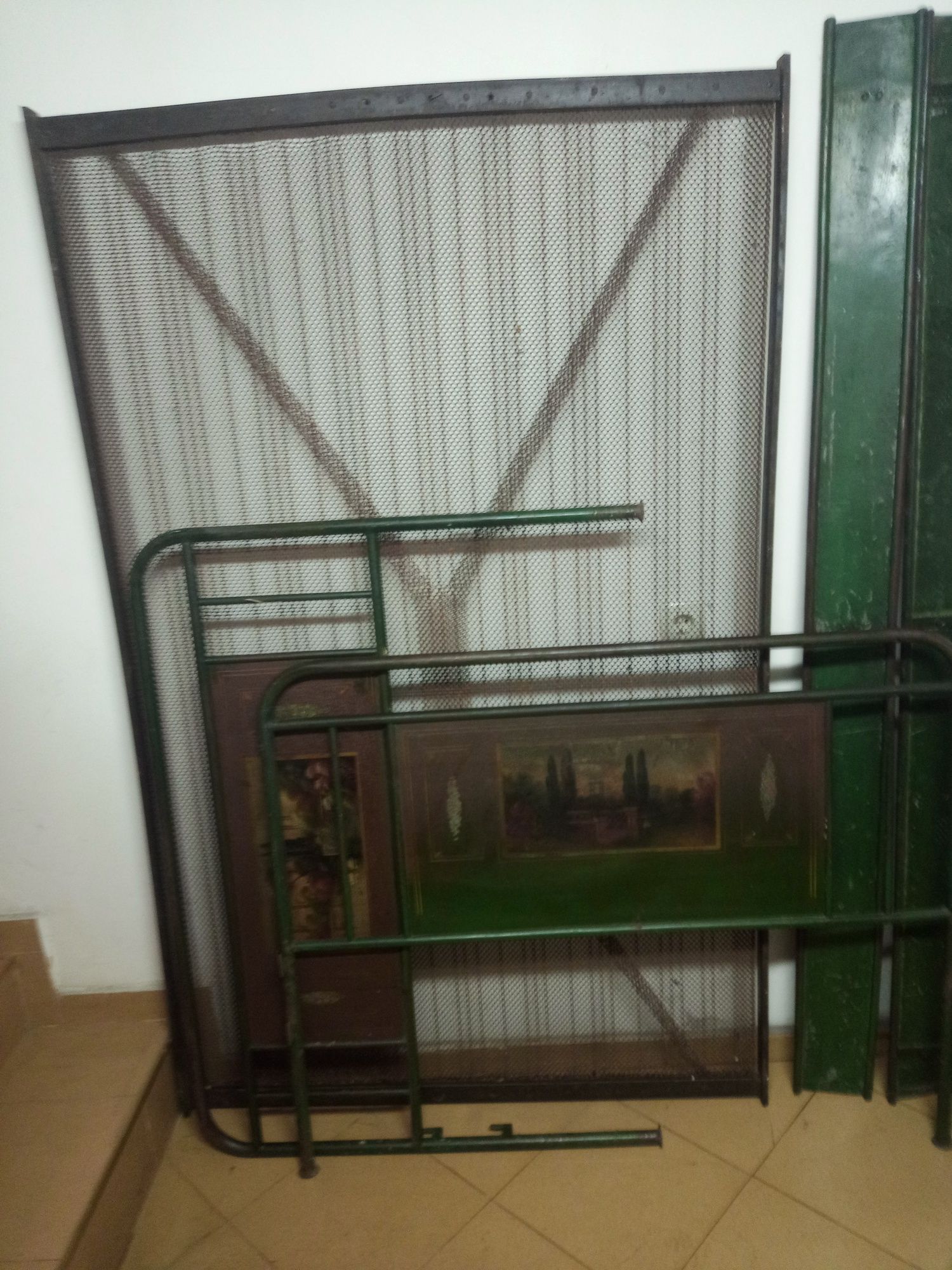 Винтидж мебели-голямо метално легло,виенски стол