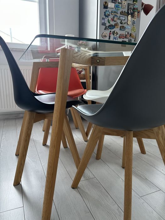 Masa bucatarie cu blat din sticla securizata