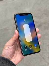 Iphone x black.