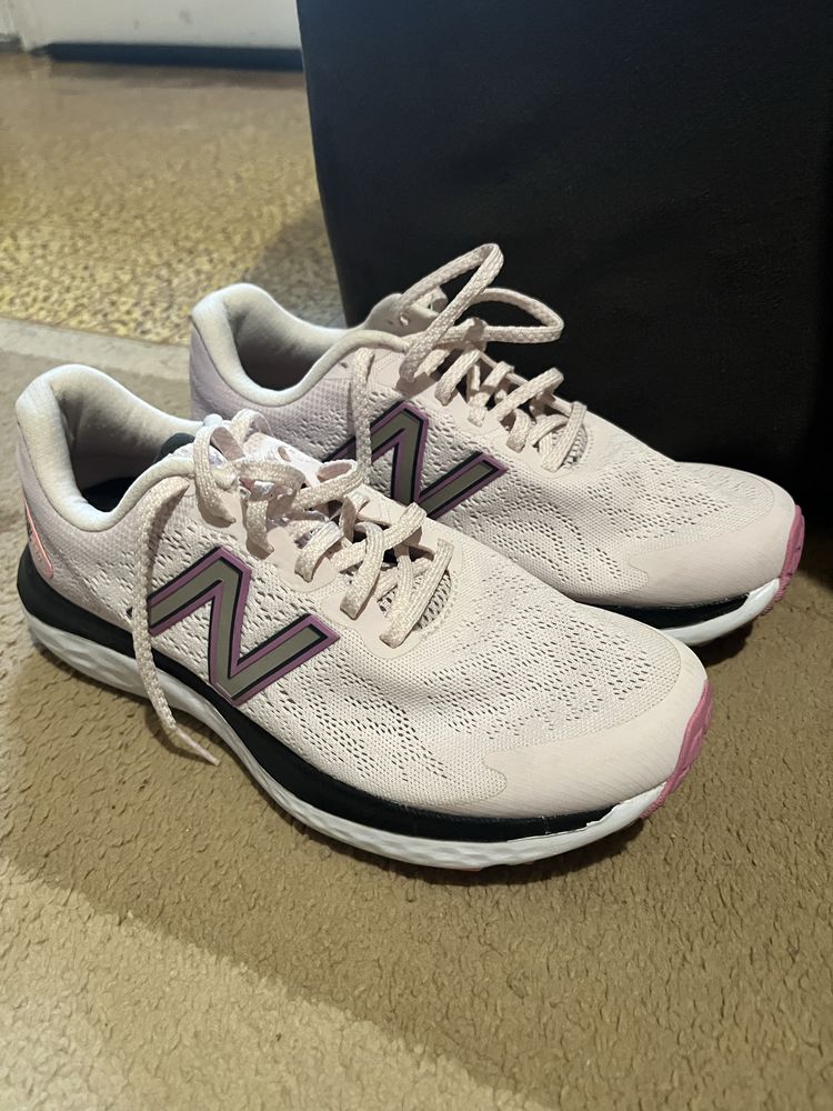 Дамски маратонки New Balance 680