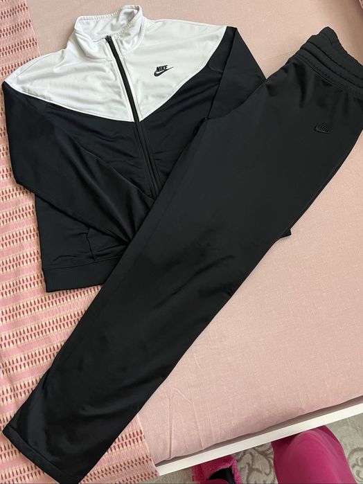 СУПЕР ЦЕНА! Оригинален дамски спортен екип/анцуг на Найк