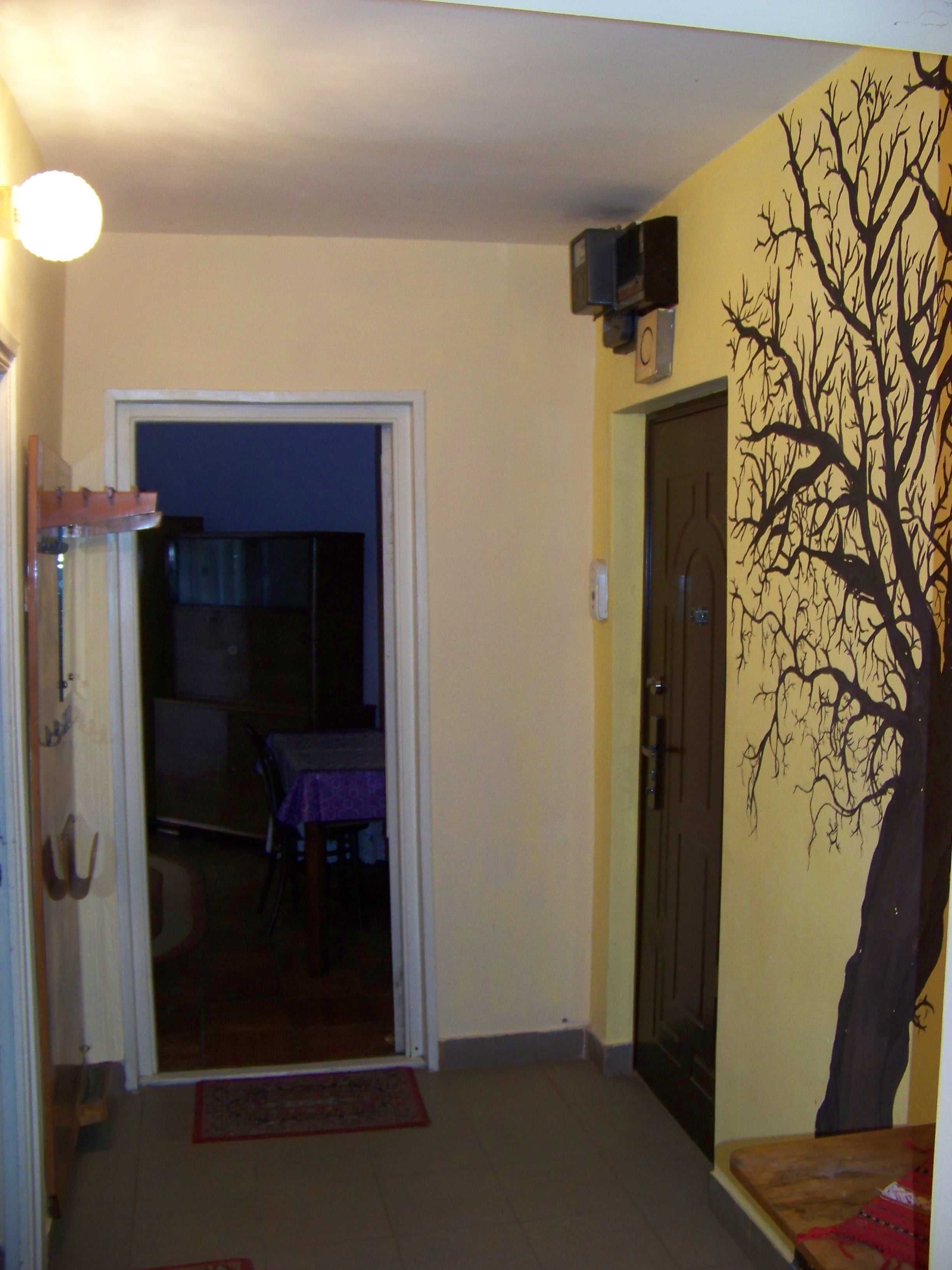 Închiriez apartament 2 camere, oraș Lipova, str. Aurel Vlaicu bloc M