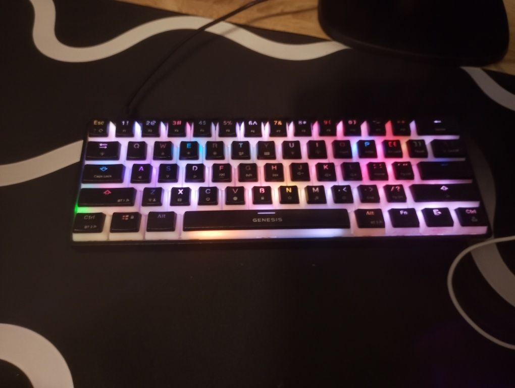 Genesis Thor 660 Wireless, gaming red key caps
