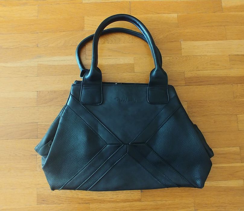 Трапецовидна черна чанта