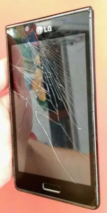 Telefon LG P700 Defect (display spart)