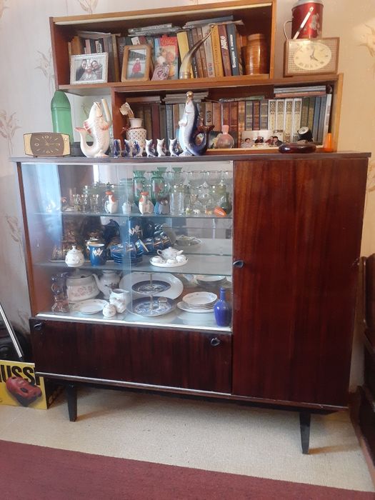 Сервант ,тёмной полировки,