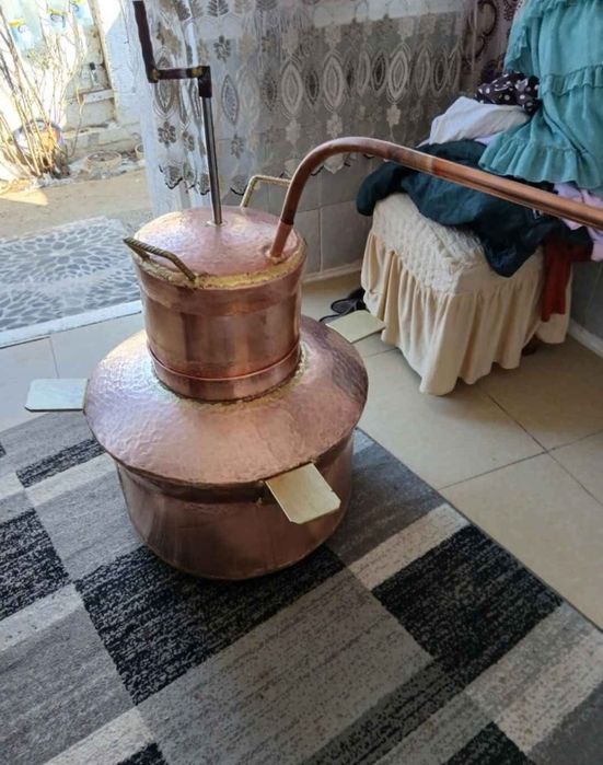 Vând un cazan de țuică din cupru alimentar capacitate de 80l cu fundul