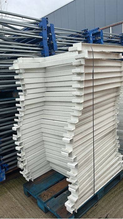 Rafturi metalice in stoc