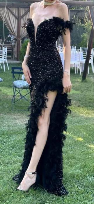 Бална рокля с пайети и цепка