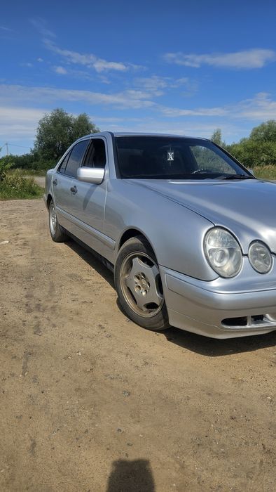 Продам Mersedes E230