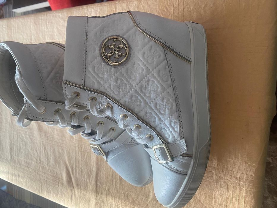 Vând ghete cu platformă Guess