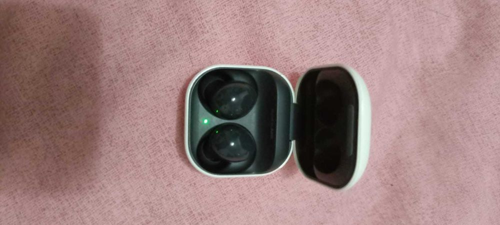 Срочно продаю наушники в отличном состоянии