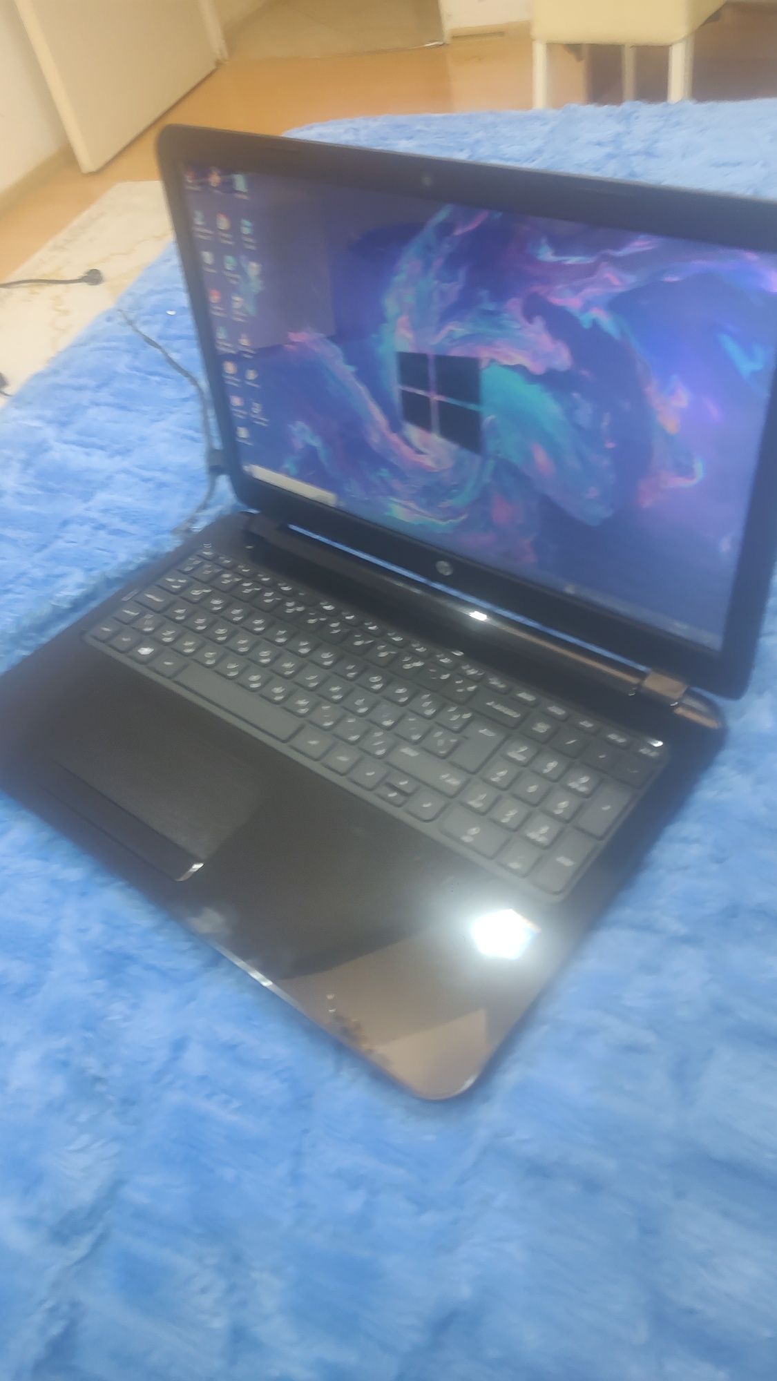 Продавам лаптоп HP