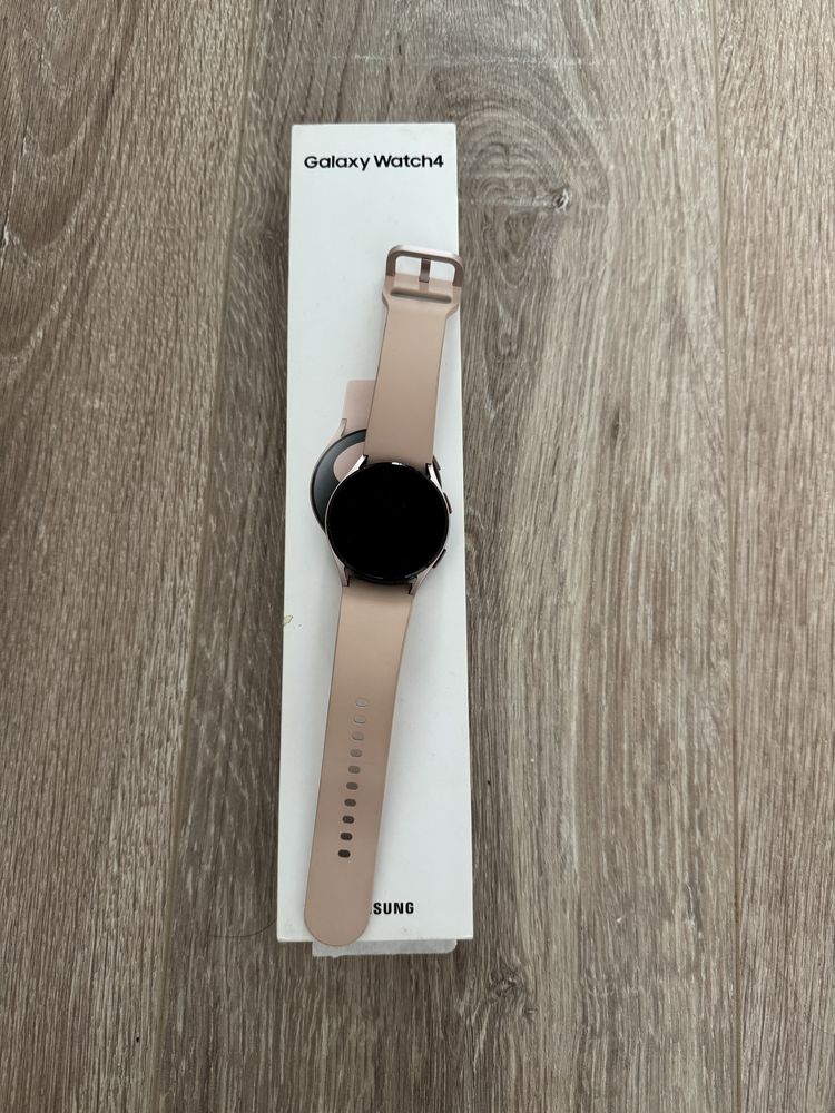 Galaxy Watch4 часы