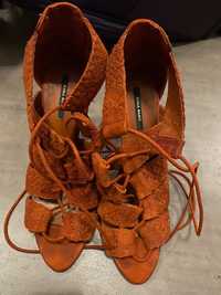 Vand sandale caramizii Zara din piele intoarsa marimea 39