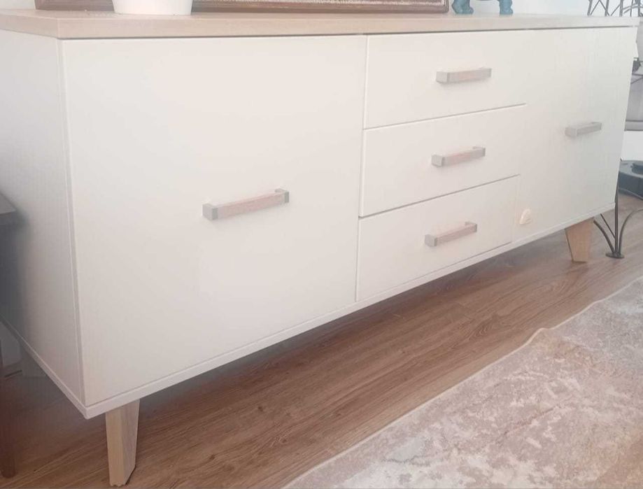 Продаю тумбу подойдёт как под телевизор, так и для хранения вещей