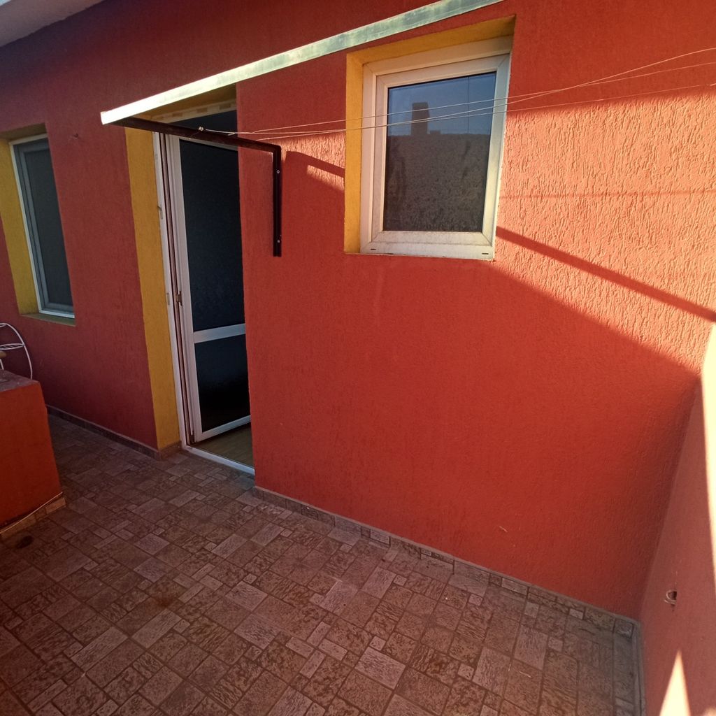 Продава се Двустаен апартамент в Казанлък - 65 кв.м за 1295 €/кв.м - Снимка #2