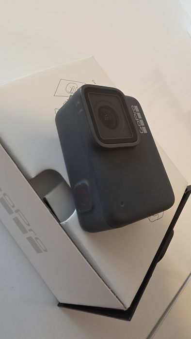 Vand GoPro Seria 7, cu multe accesorii incluse