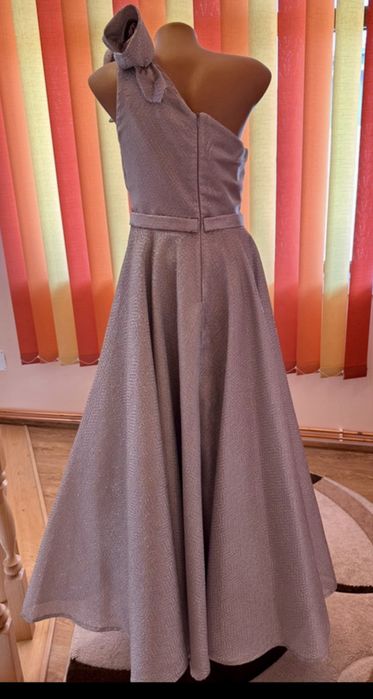 Rochie eleganta nasa, marimea 40. Rochia se preda personal in Ploiesti