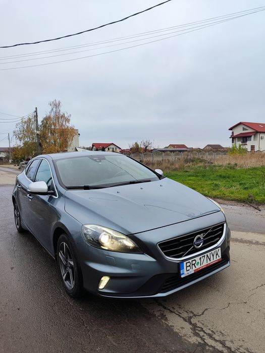 Vand Volvo V40 R Design– motor 2.0 diesel – stare excelenta